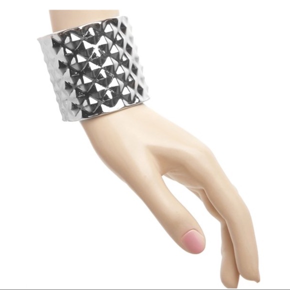 Bracelet Bangle Cuff Statement Gold or Silver Tone - Picture 2 of 5